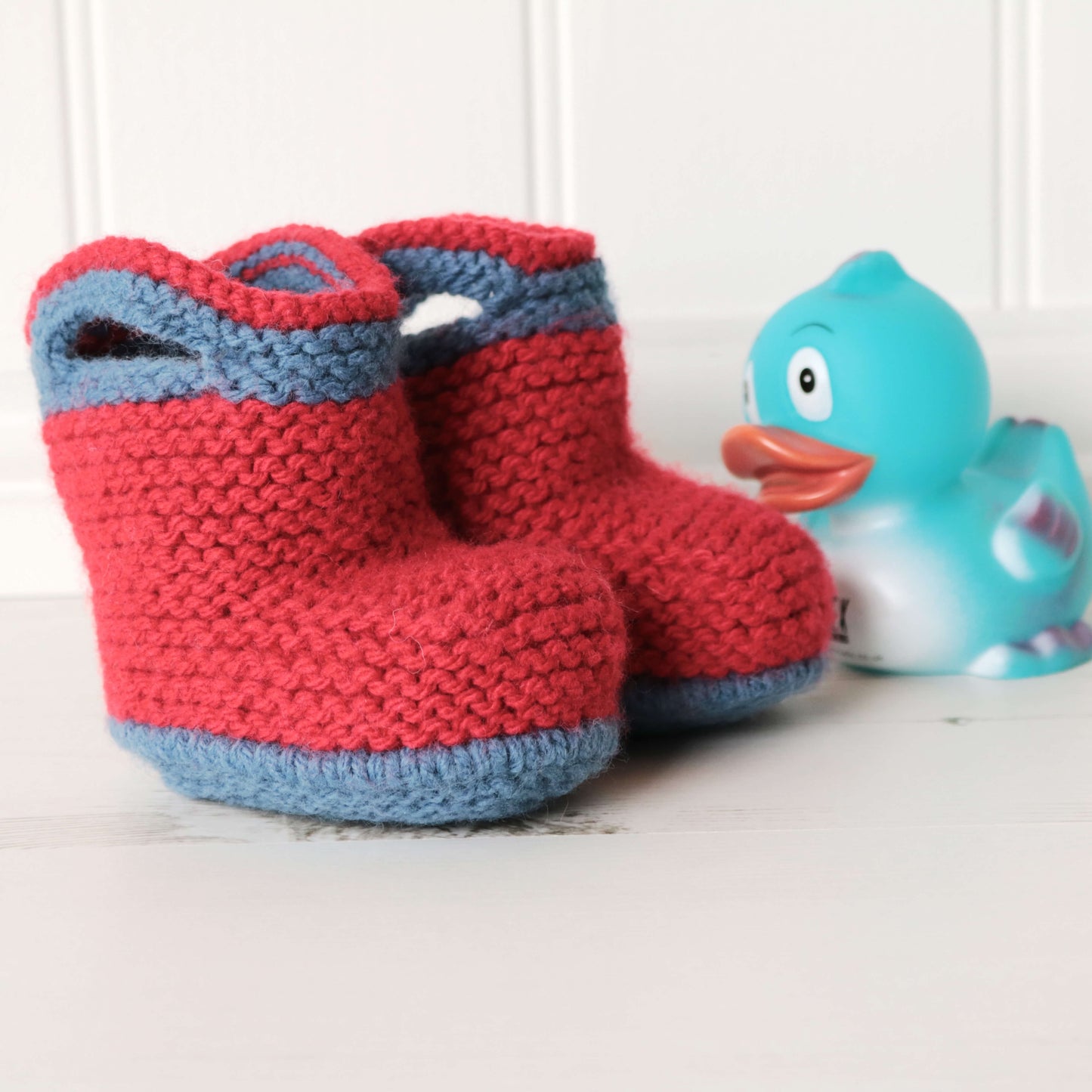 a knitting pattern for worsted weight baby booties