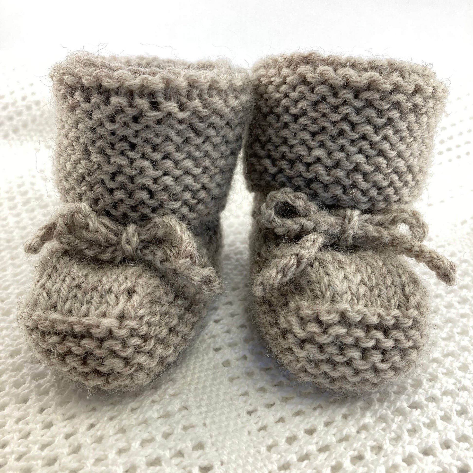 a simple knitting pattern for baby booties